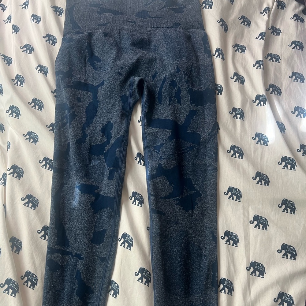 Blue camo leggings